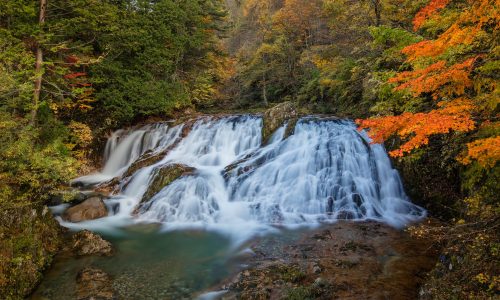 高山市荘川町三尾河の魚帰りの滝